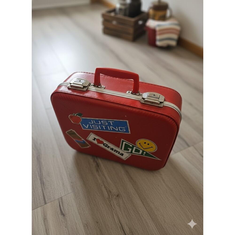 VTG Red Just Visiting Love Grandma Hardshell Carry-On Weekend Travel Suitcase